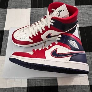 Air Jordan 1 Mid SE Gym Red light iron ore / Midnight navy 8.5W